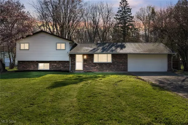 6677 Ridge Plaza DR, North Ridgeville, OH 44039