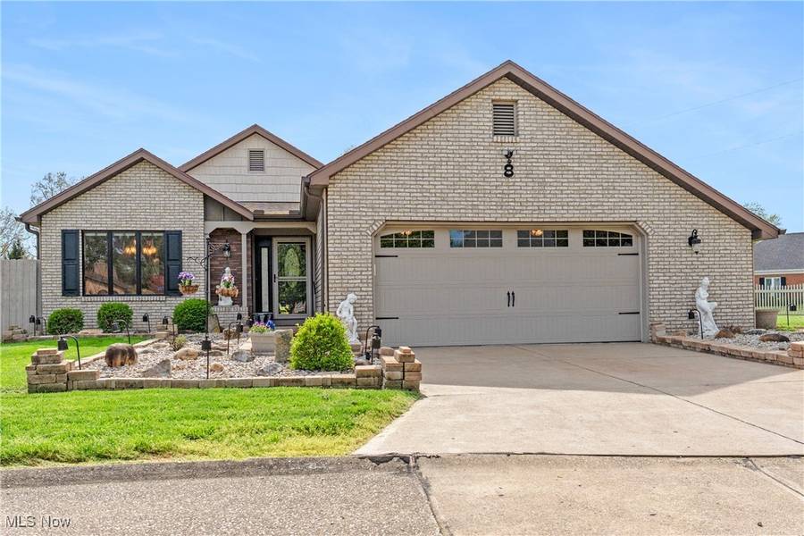 8 Rivercrest CT, Vienna, WV 26105