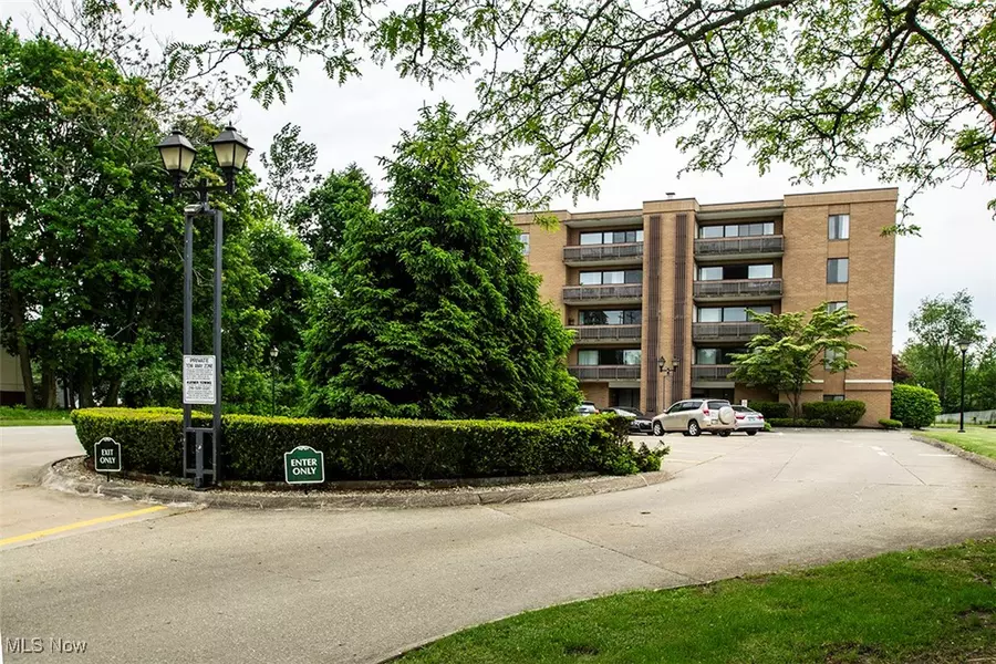 22555 Center Ridge RD #302, Rocky River, OH 44116