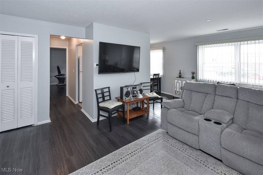 Rocky River, OH 44116,2885 Pease DR #220