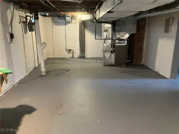 Cleveland Heights, OH 44118,1659 Ivydale RD