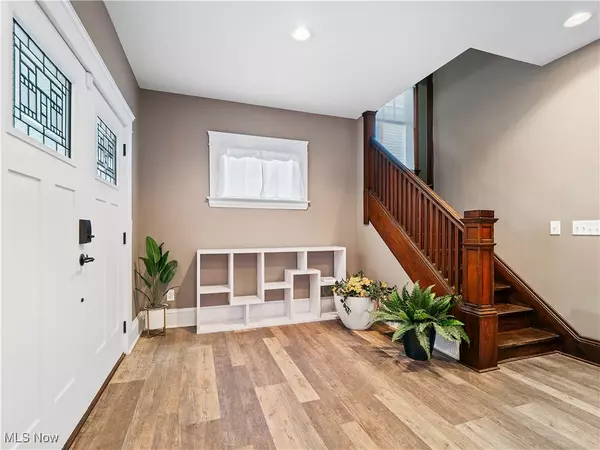 Cleveland, OH 44102,1909 W 74th ST