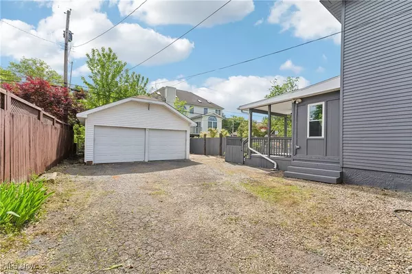 Akron, OH 44320,497 Sunset View DR