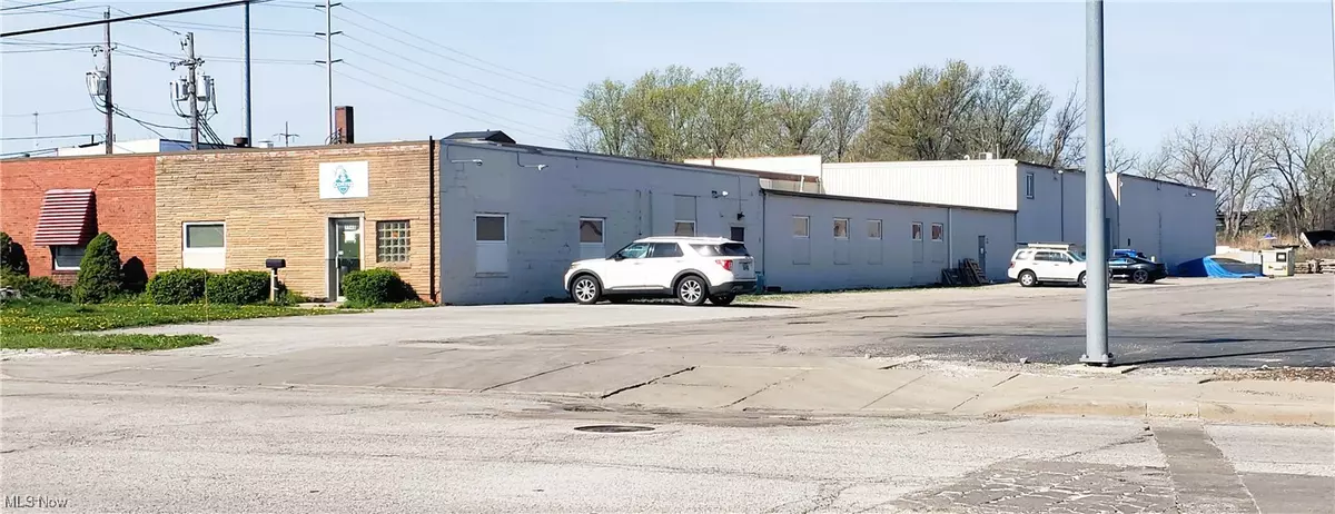 Euclid, OH 44117,1148 E 222nd ST