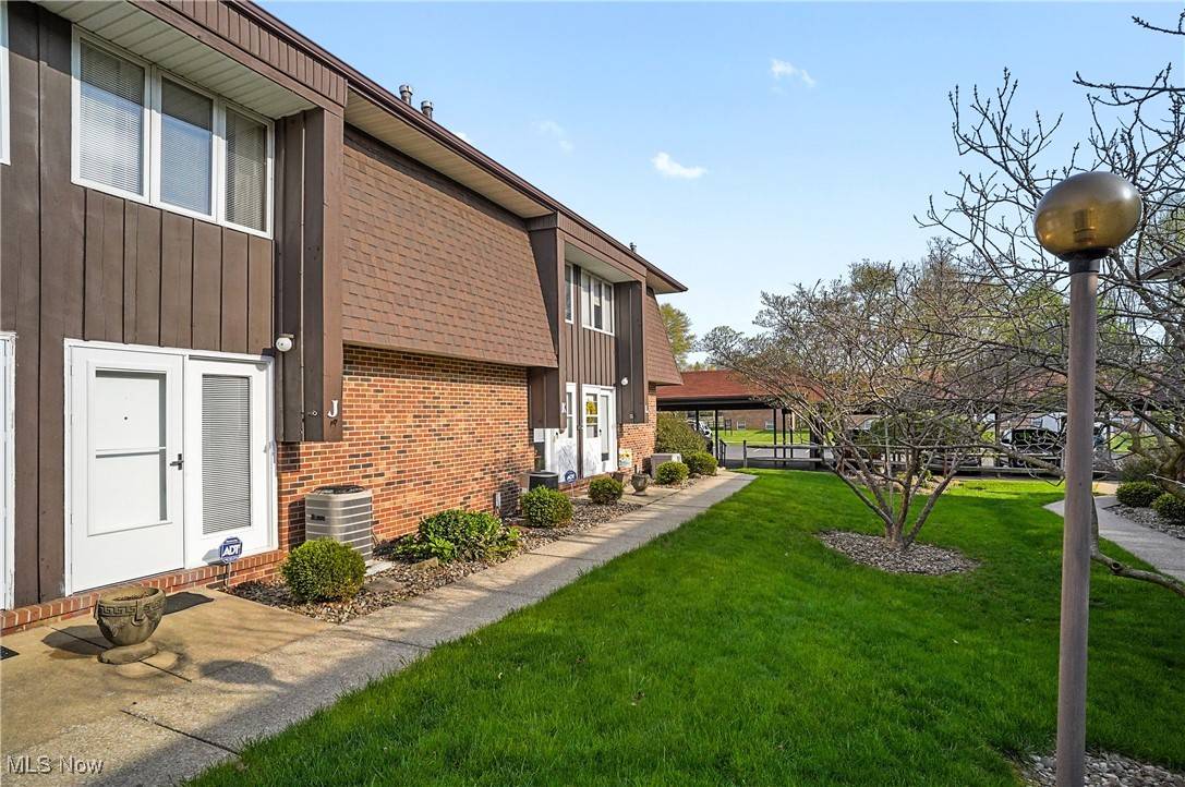 Ravenna, OH 44266,170 Bryn Mawr ST #J