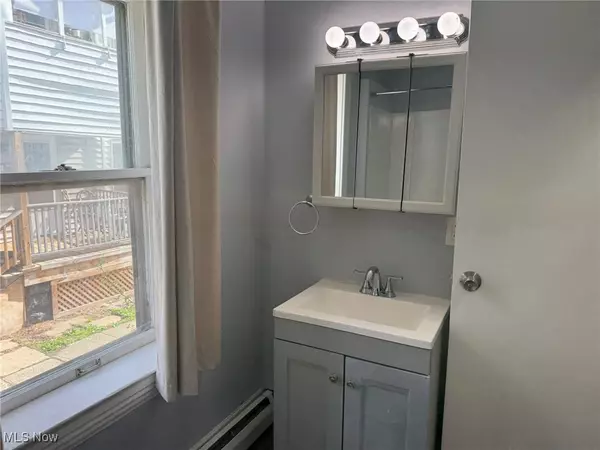 Lakewood, OH 44107,1609 Lakewood AVE