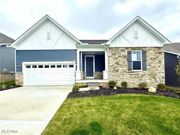 3943 Crest View DR, Green, OH 44685