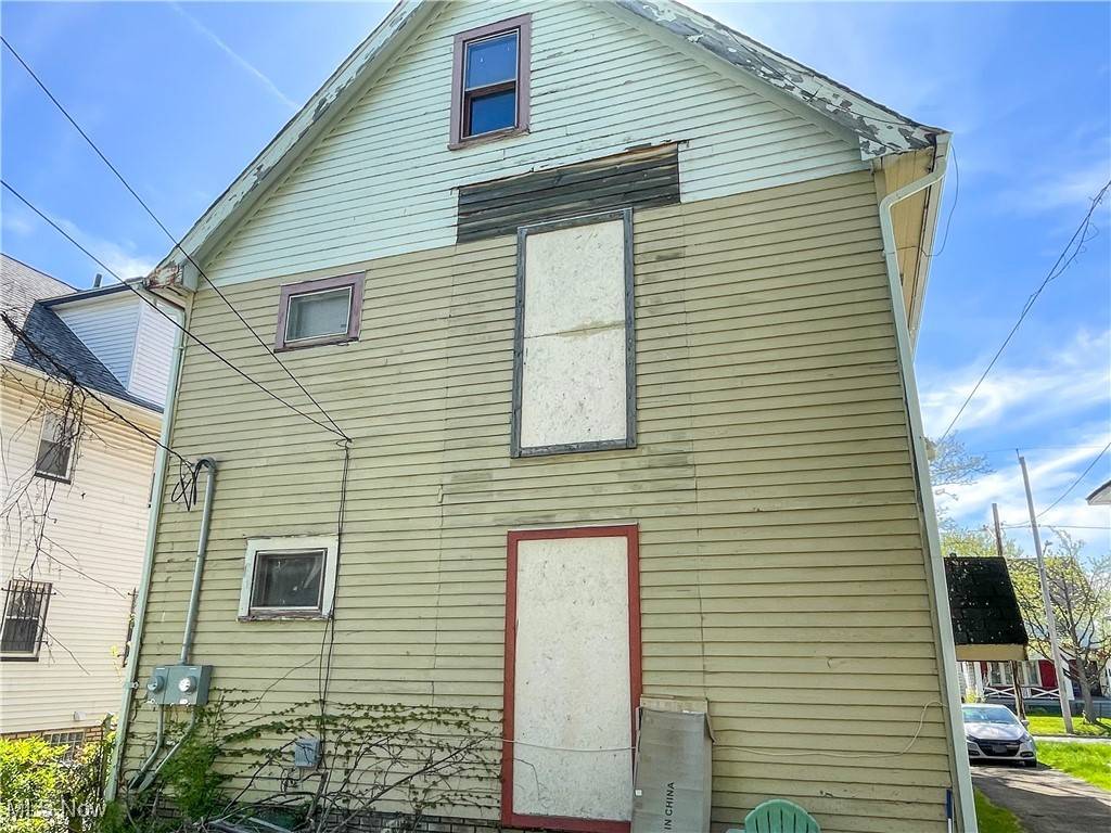 Cleveland, OH 44120,3527 E 151st ST