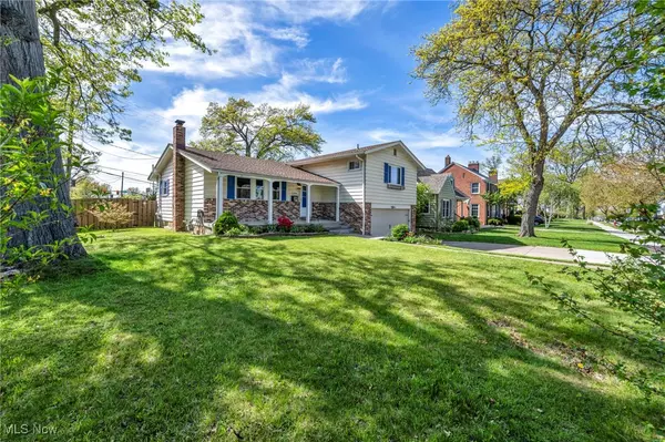 1544 Parkwood RD, Lakewood, OH 44107