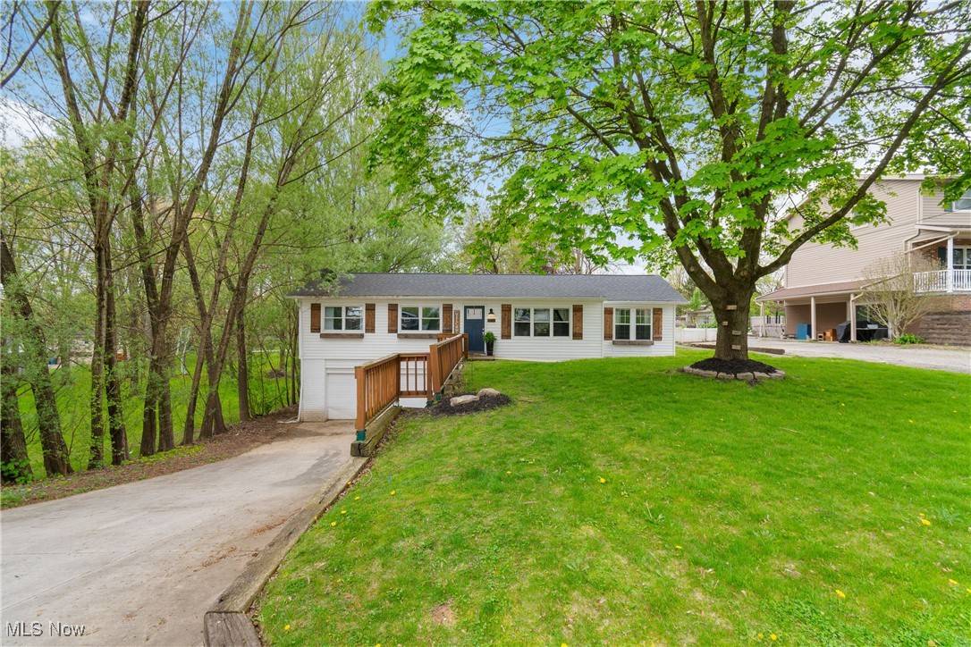 440 Abbyshire RD, Green, OH 44319