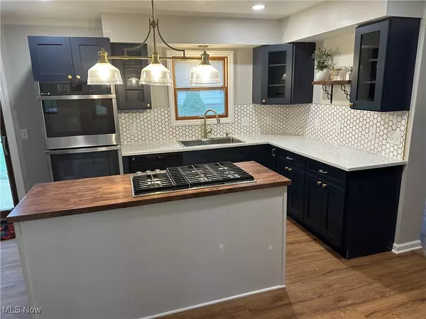 Strongsville, OH 44149,8599 Marks RD