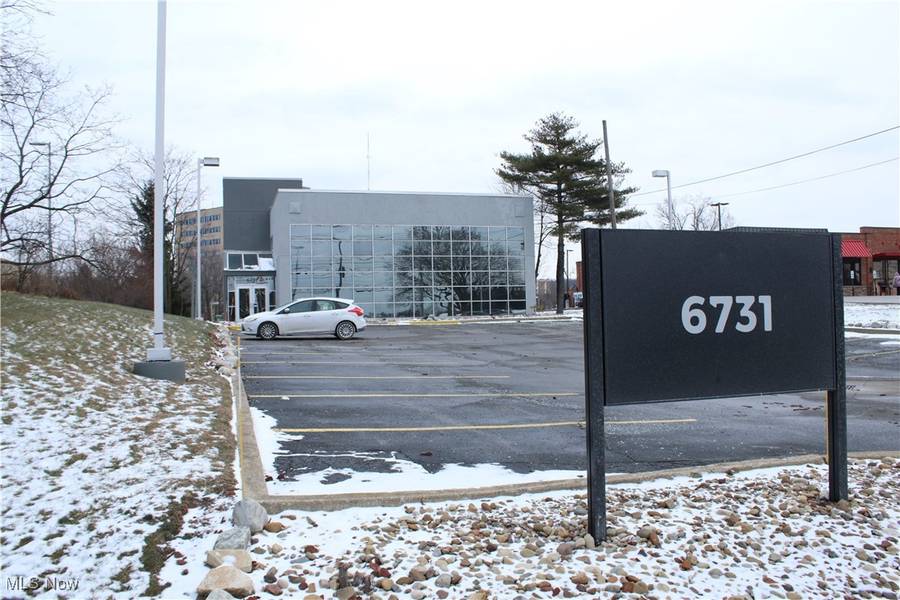6731 Ridge #3A, Parma, OH 44129