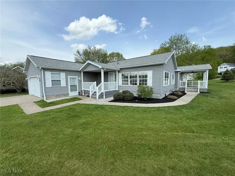 222 Polaris DR, Dover, OH 44622