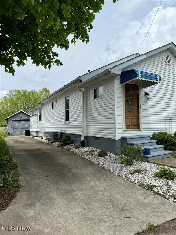 Uhrichsville, OH 44683,523 E 9th ST
