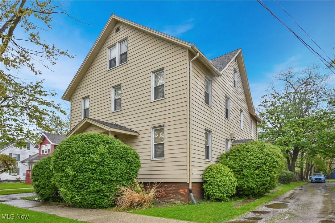 528 High ST, Fairport Harbor, OH 44077