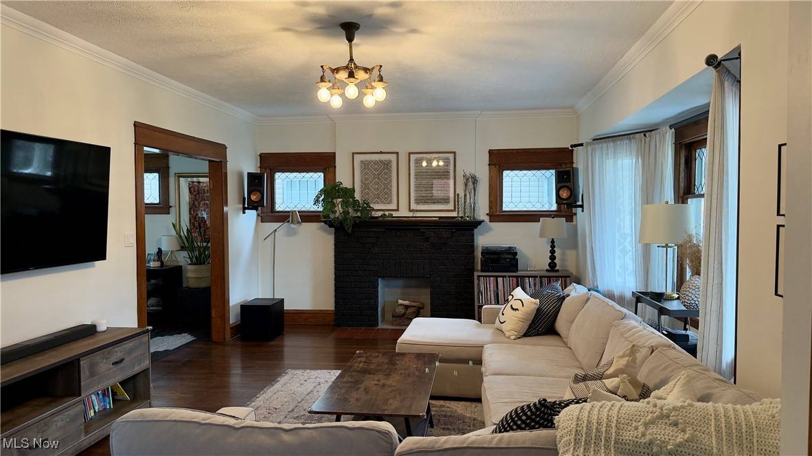 Lakewood, OH 44107,1221 Virginia AVE