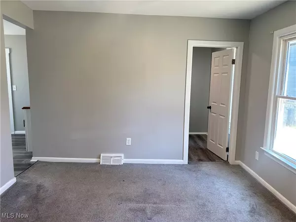 Cleveland, OH 44109,4322 Woburn AVE