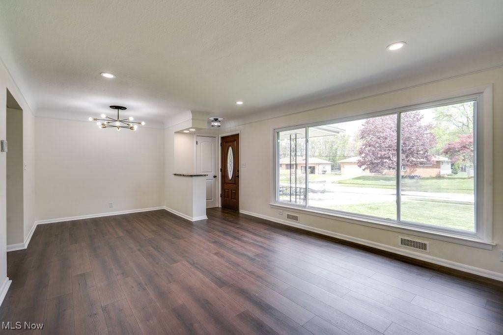Parma, OH 44129,7905 Craigleigh DR