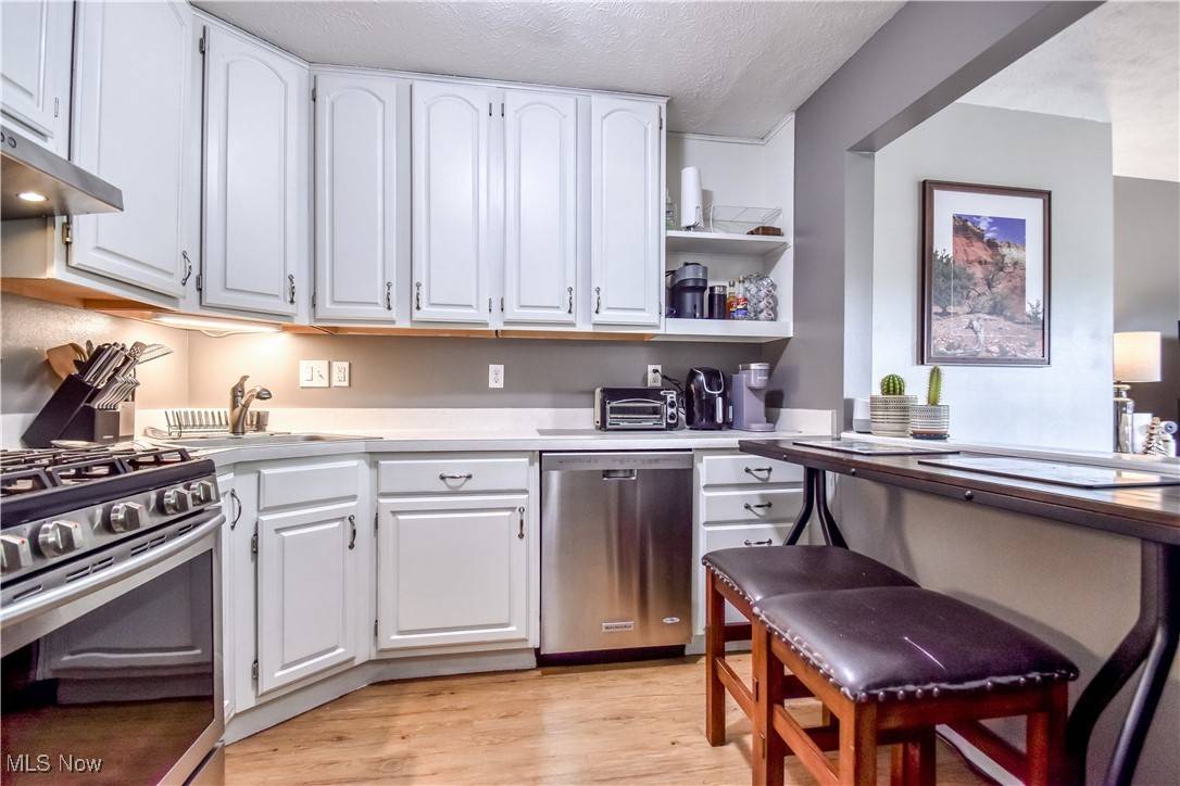 Willoughby, OH 44094,1240 Leeward LN #A