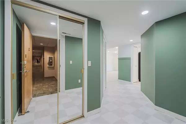 Mayfield Heights, OH 44124,100 Fox Hollow DR #302