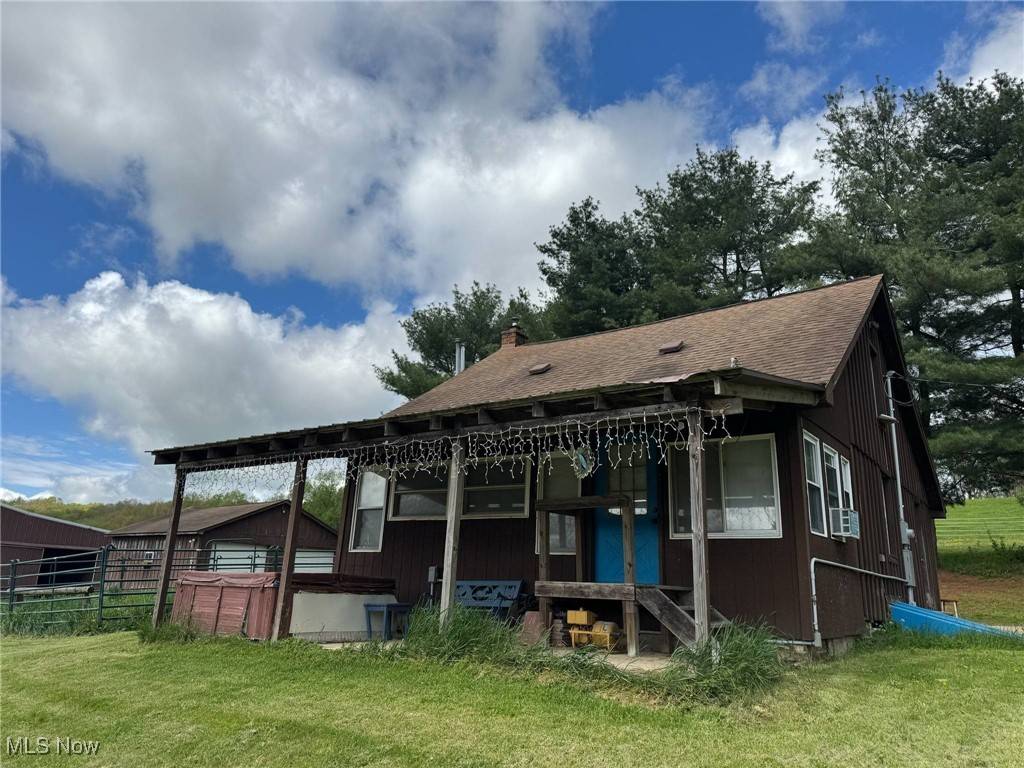 10097 March RD NE, East Rochester, OH 44625