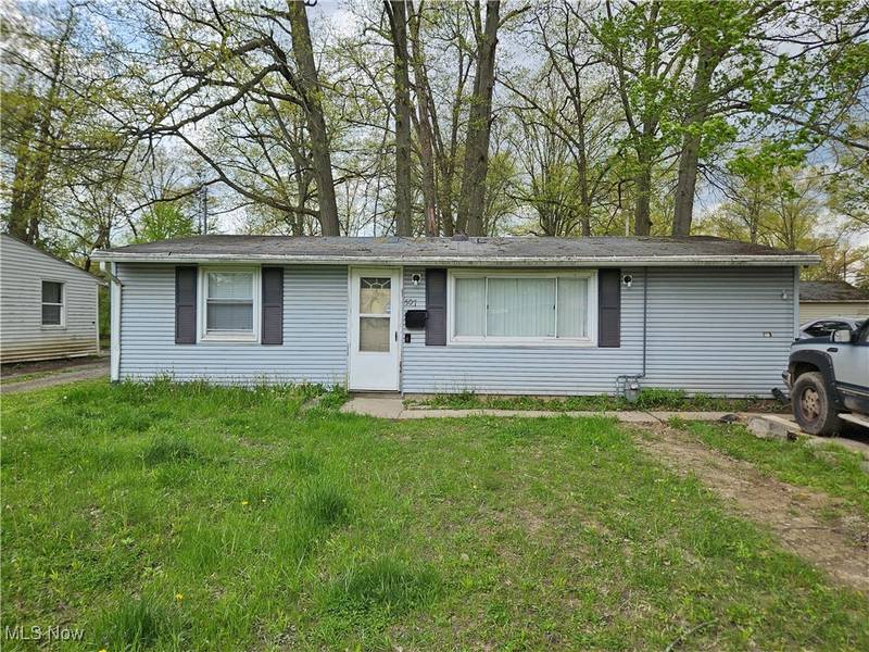 507 Oak CIR SW, Warren, OH 44485