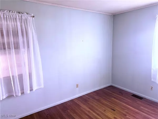 St Clairsville, OH 43950,209 Taylor LN