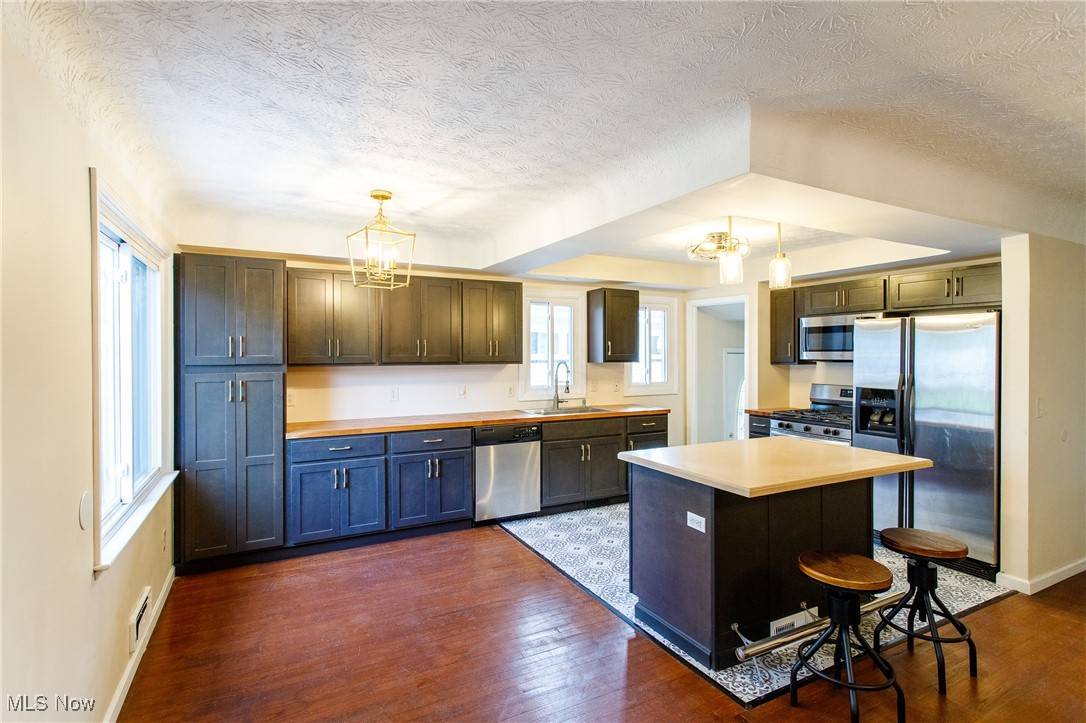 Willowick, OH 44095,31827 Glenhurst RD