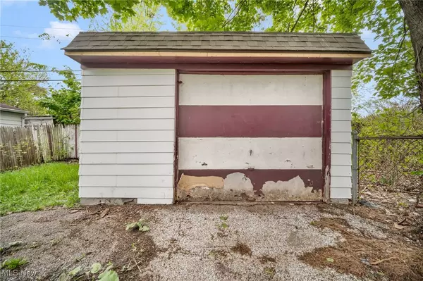 Cleveland, OH 44105,3692 E 118th ST