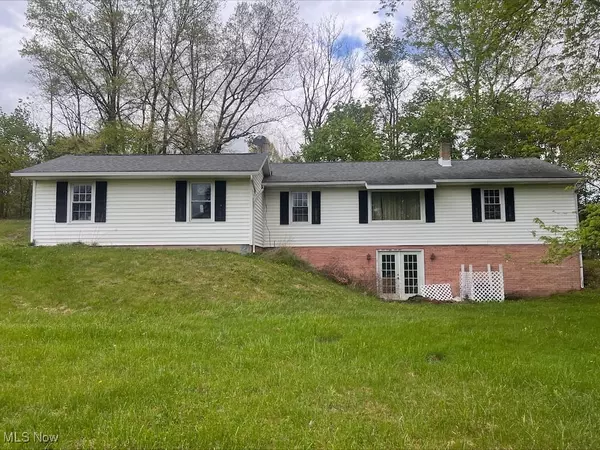 3572 Pennsylvania AVE NE, Zoarville, OH 44656