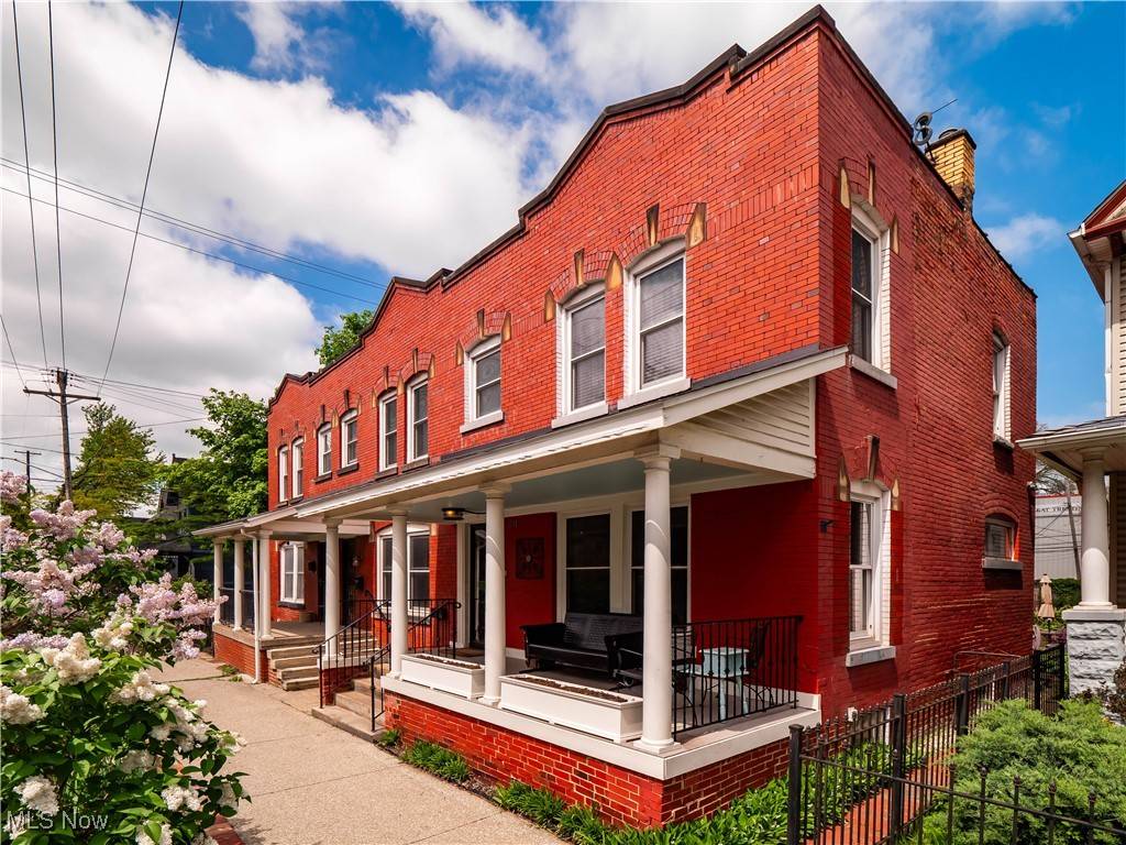 Cleveland, OH 44113,3704 Clinton AVE