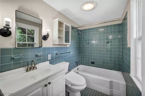 Shaker Heights, OH 44122,23580 Shaker BLVD