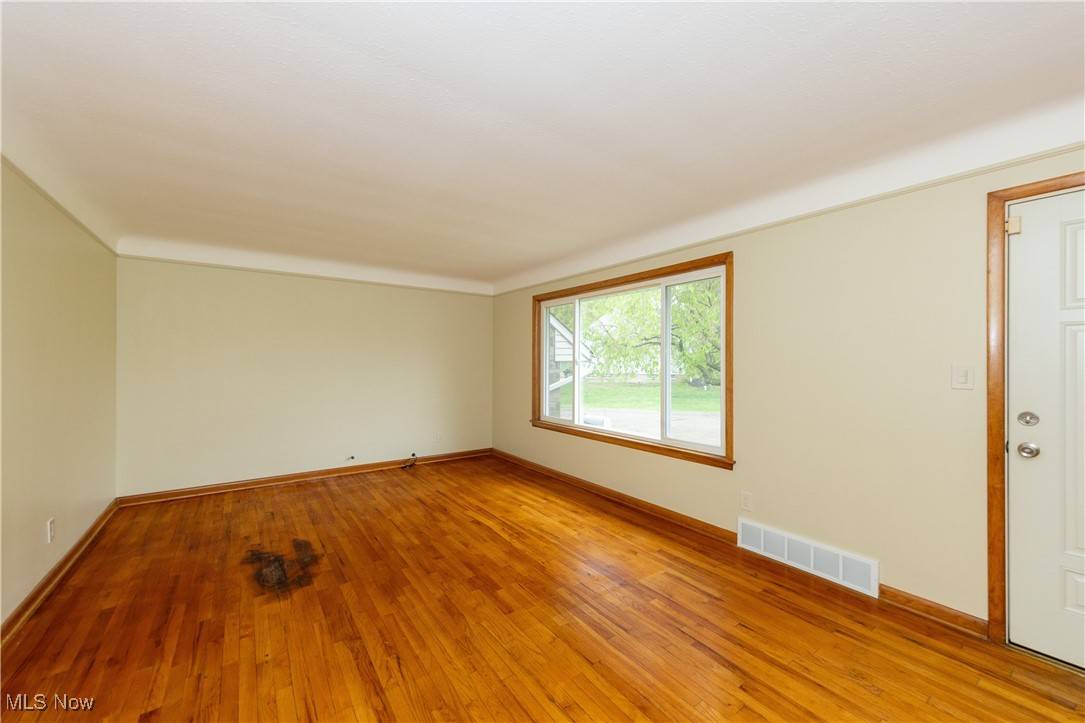 Richmond Heights, OH 44143,1743 Skyline DR