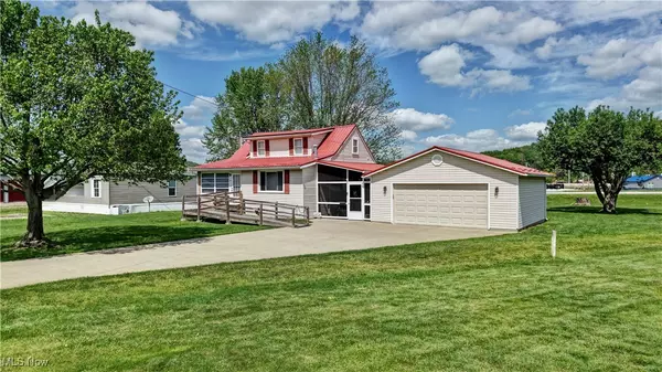 1613 ROANOKE AVE, Uhrichsville, OH 44683