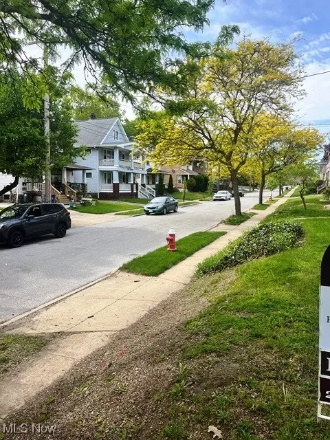 Lakewood, OH 44107,1486 Hopkins AVE