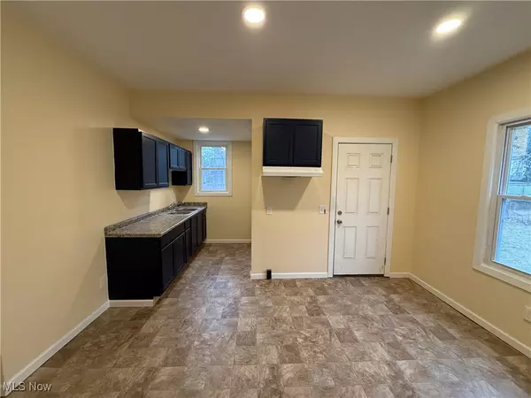 Cleveland, OH 44103,2197 E 80th ST #2197