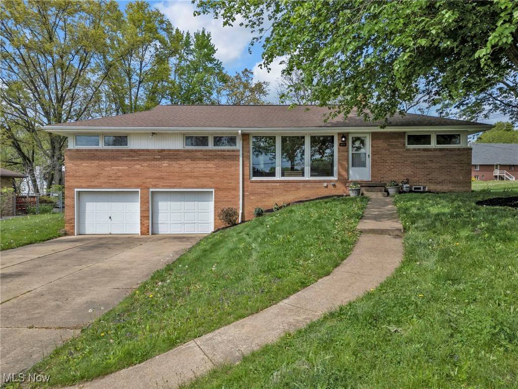 8701 Colton ST NW, Massillon, OH 44646