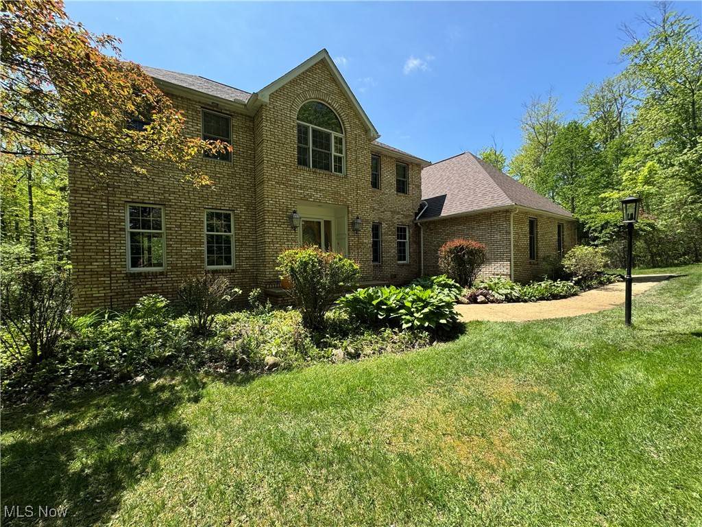 11185 Brentwood LN, Chardon, OH 44024