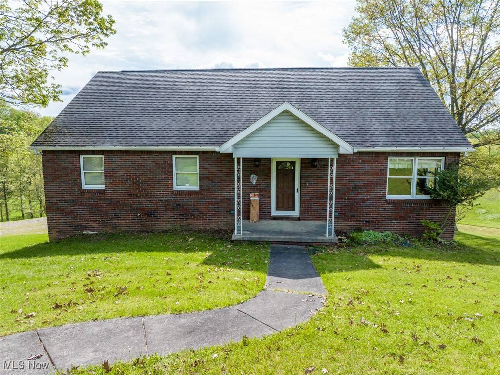 67667 Barrett Hill RD, Cambridge, OH 43725
