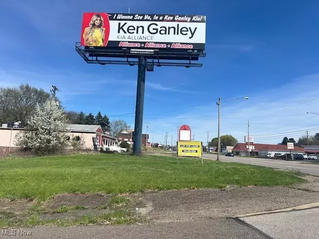 Lincoln WAY E, Massillon, OH 44646