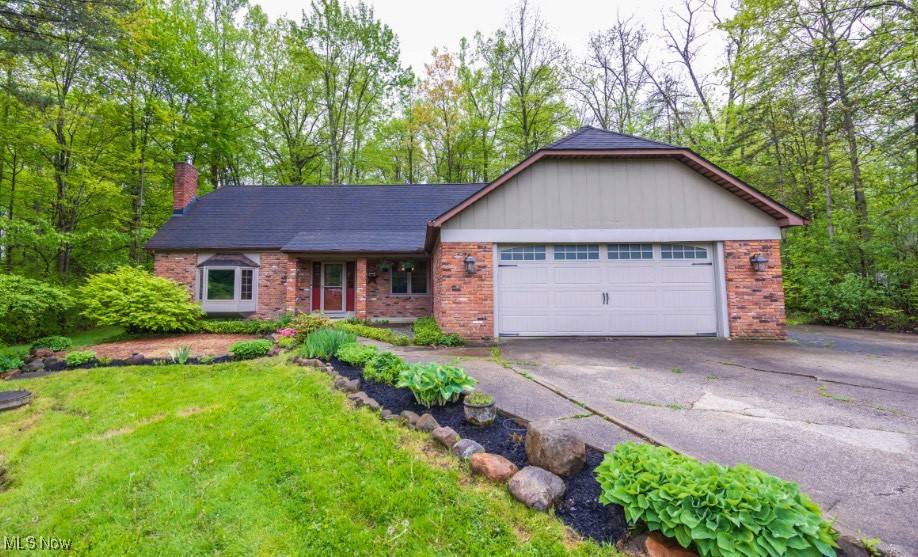 8665 Prescott DR, Chesterland, OH 44026