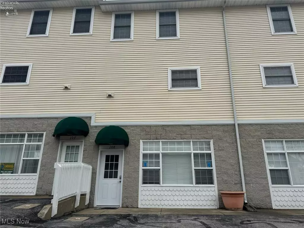 Marblehead, OH 43440,108 Legends LN