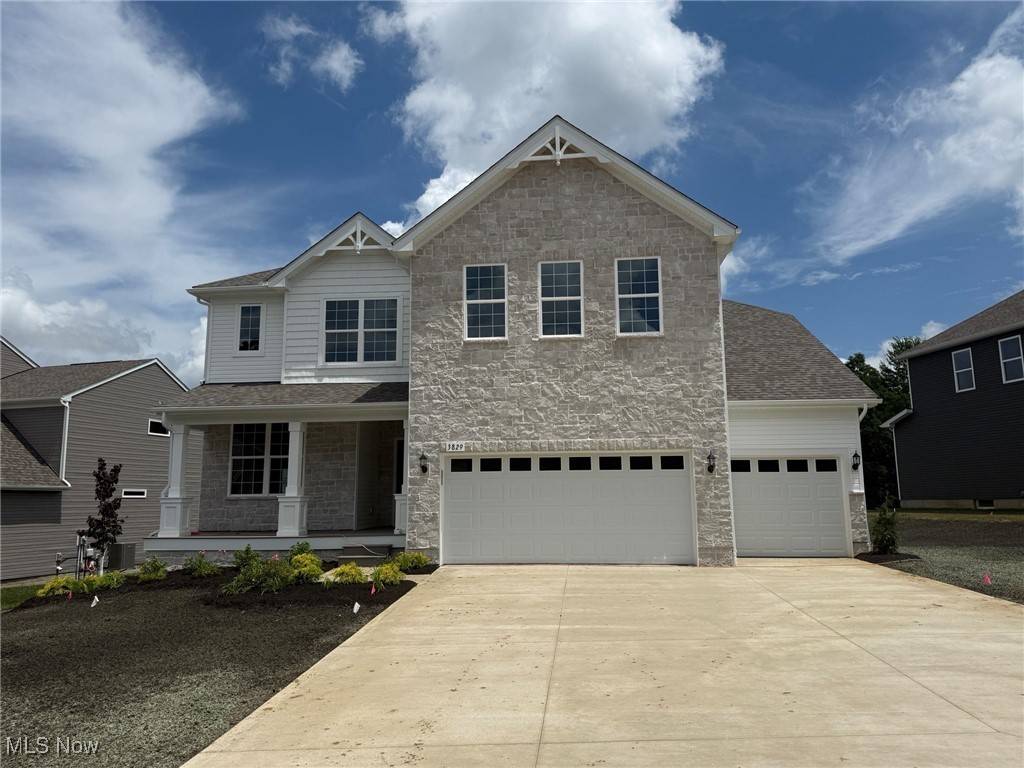 3829 Jacobs LN, Green, OH 44685