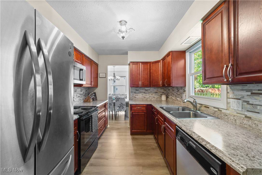 North Olmsted, OH 44070,6020 Wild Oak DR