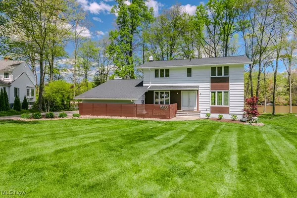 8733 Lake Forest TRL, Chagrin Falls, OH 44023