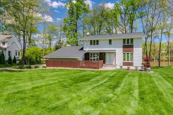 8733 Lake Forest TRL, Chagrin Falls, OH 44023
