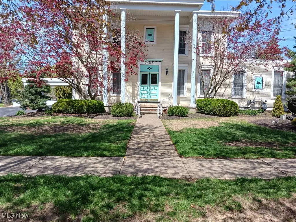Amherst, OH 44001,851 Park AVE