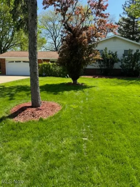 5699 Meadow LN, Bedford Heights, OH 44146