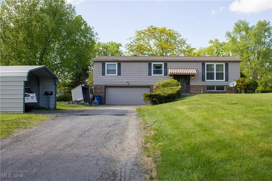 6333 Warren Sharon RD, OH 44403