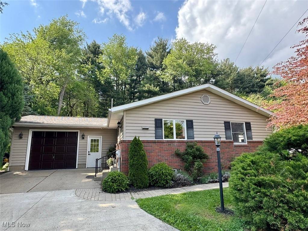 8524 Saint Peters Church RD NW, Bolivar, OH 44612